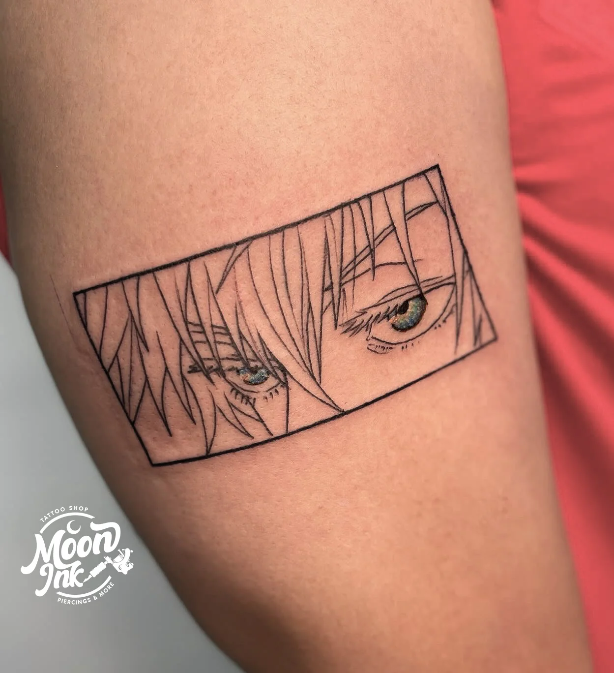 Tatuaje Gojo blanco y negro